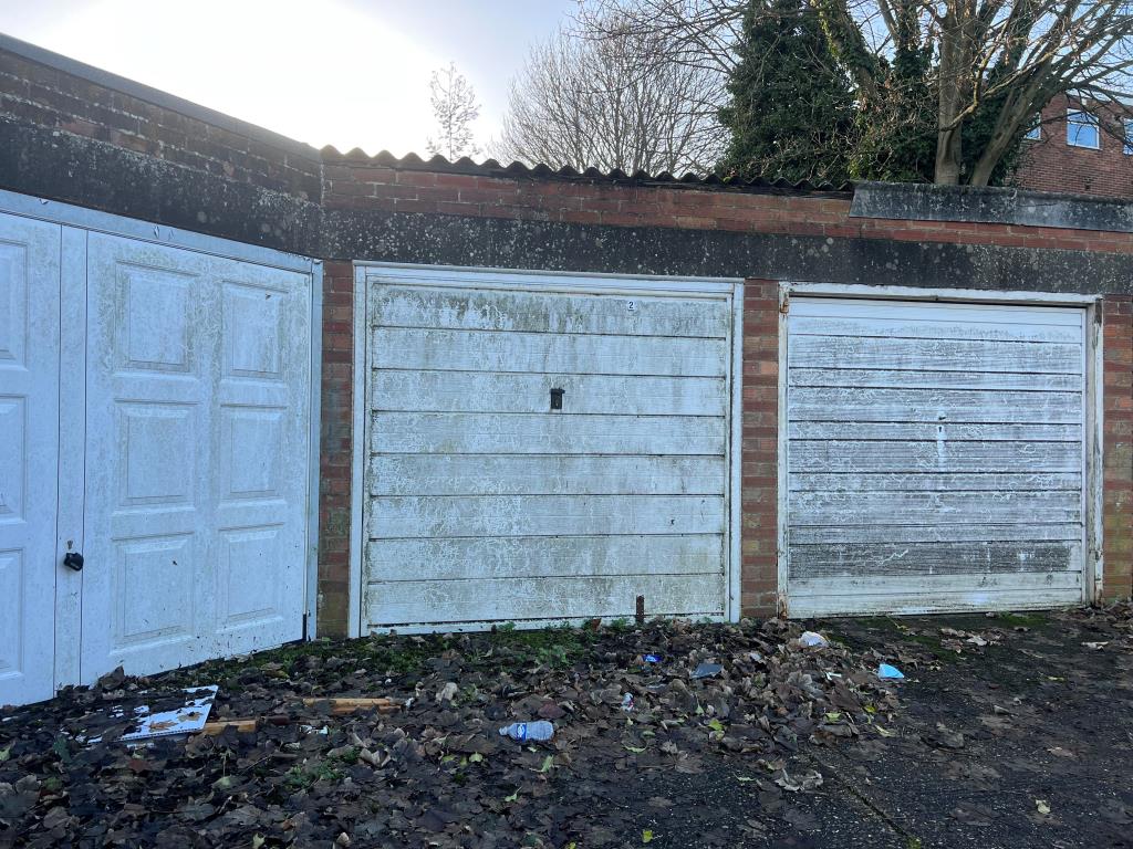 Lot: 96 - SINGLE LOCK-UP GARAGE - 